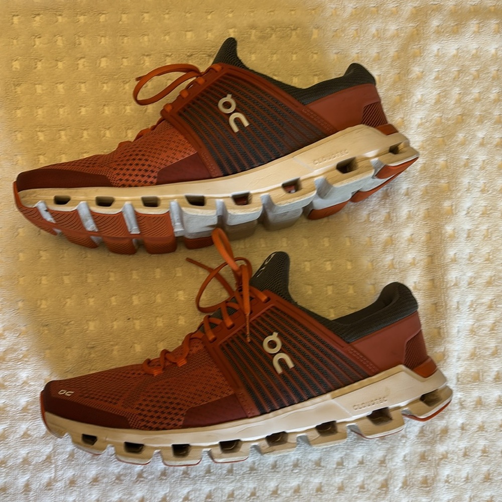 On Running men’s size 10, athletic shoes - Picture 2 of 7